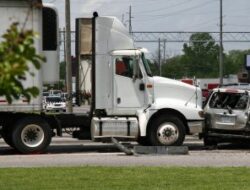 18 wheeler accident lawyer