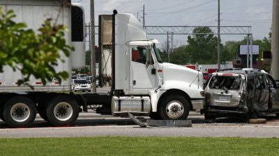 18 wheeler accident lawyer